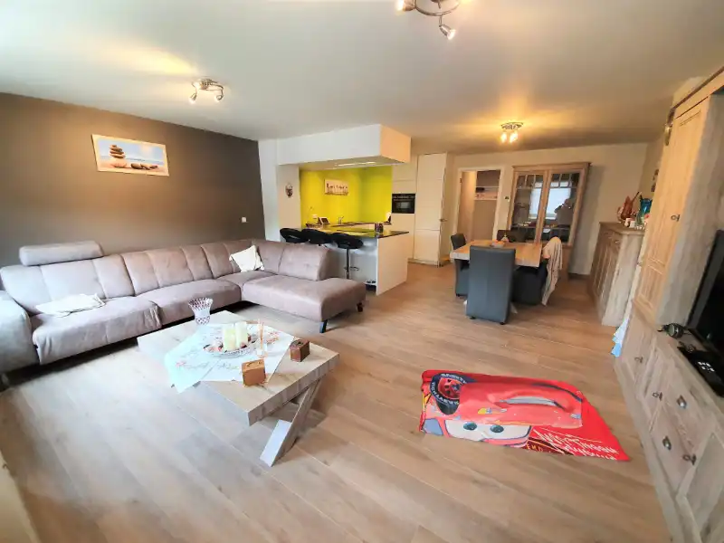 Volledig gerenoveerd 2-slaapkamerappartement met lift foto 3