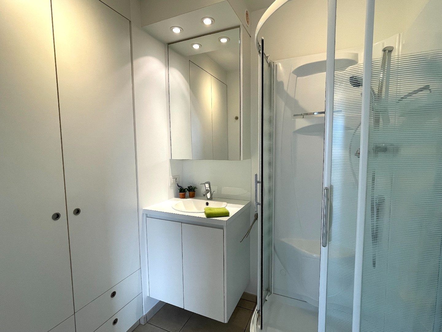 Uiterst lichtrijk appartement met heel groot terras en garage! foto 15