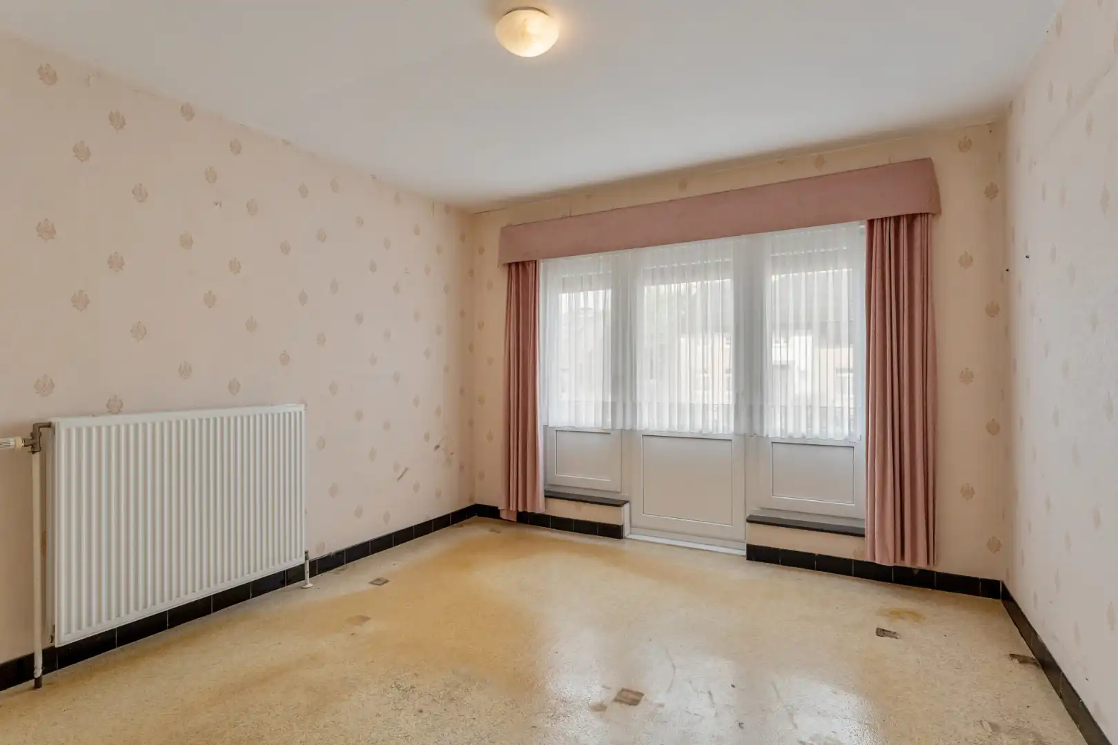 Op te frissen, halfvrijstaande gelijkvloerse woning gelegen in een rustige omgeving op 8a58ca. foto 14