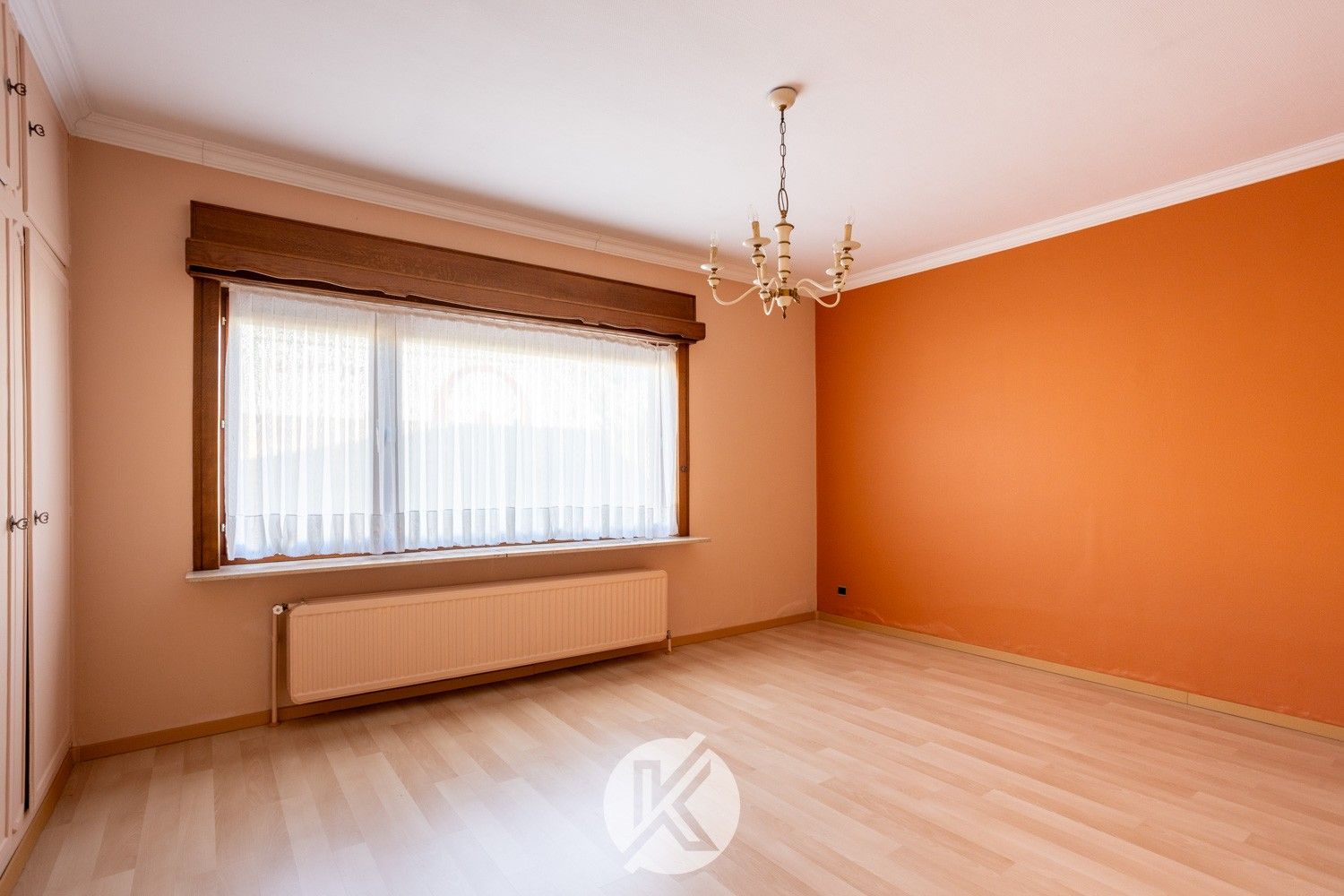 Robuuste, tijdloze villa met veel potentieel foto 19
