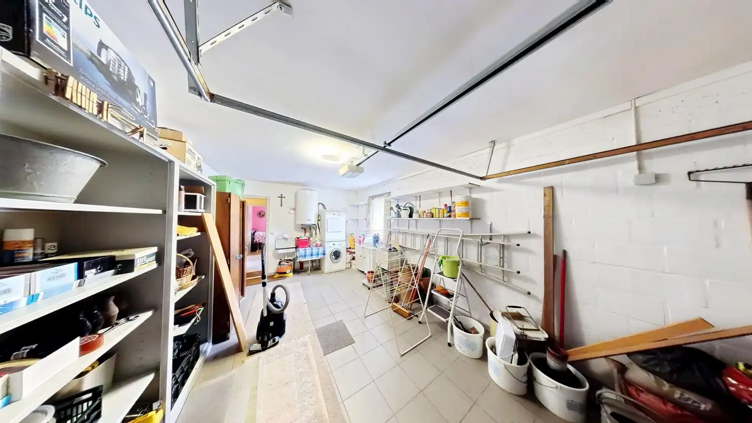 Ruime woning op toplocatie met grote tuin en inpandige garage! foto 12