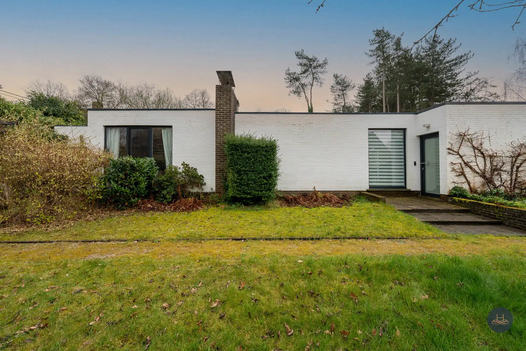Hoofdfoto van de publicatie: Laagbouwwoning in het groen met veel potentieel