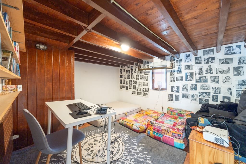 Ruime op te frissen woning met groene tuin! foto 9