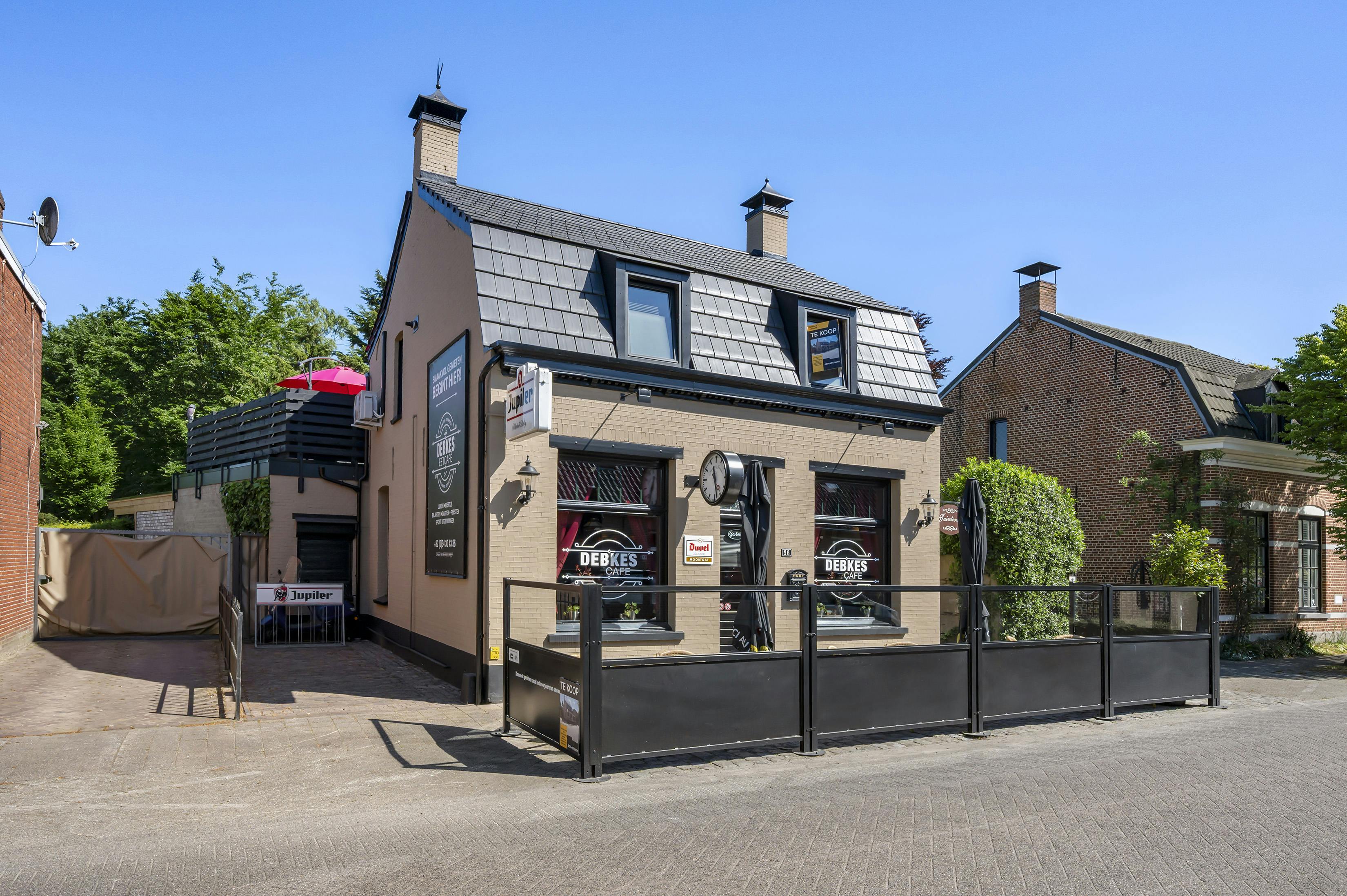 Charmant  café met inboedel (vrij van brouwer) & woonst  te koop. foto {{pictureIndex}}