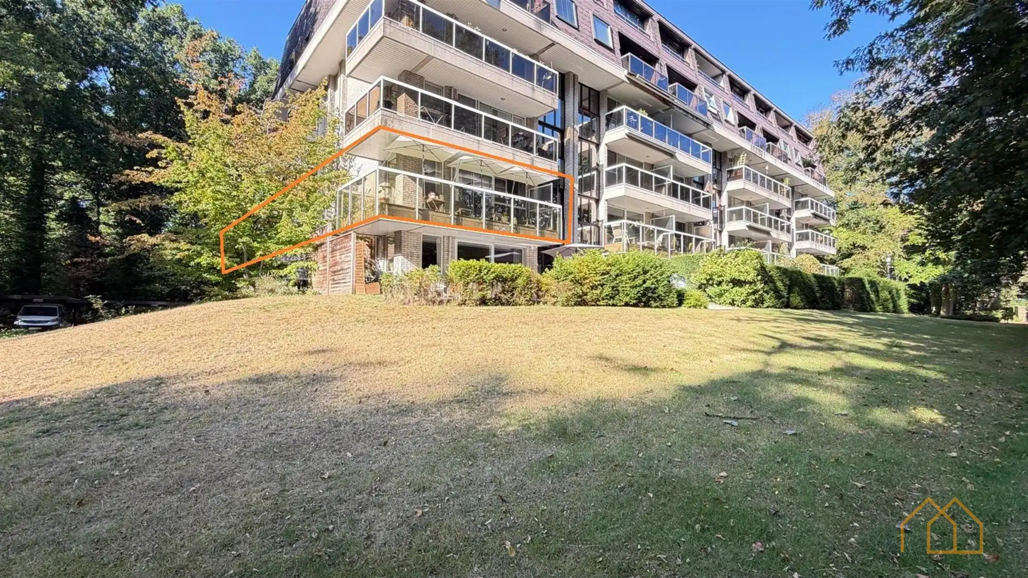 Groot hoek-appartement met 3 terrassen en dubbele garage foto 2
