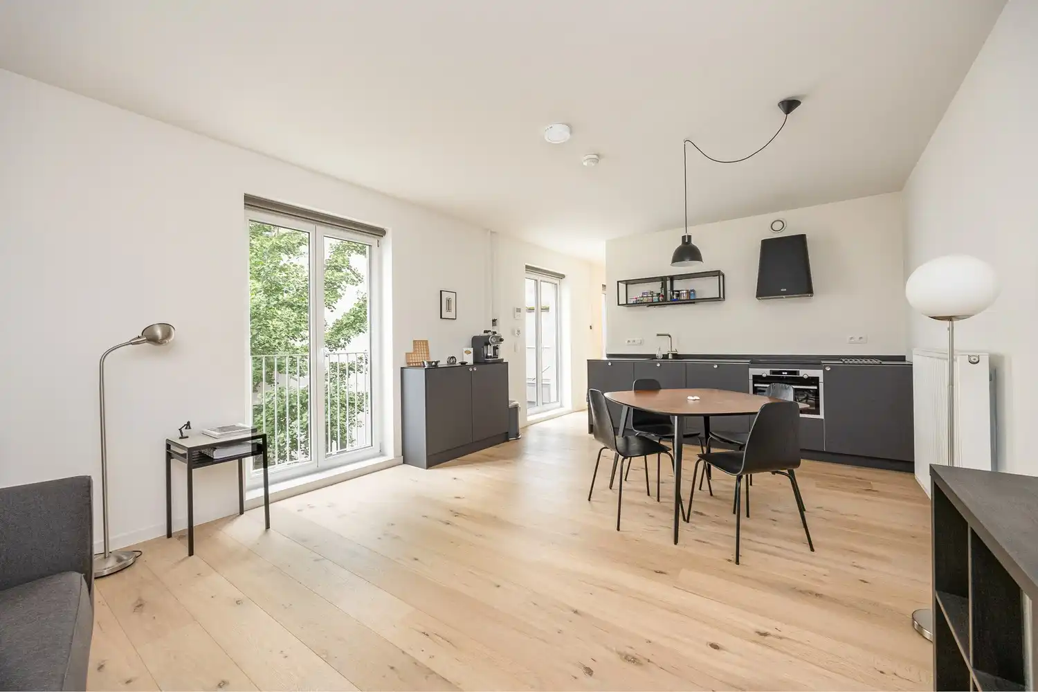 Rustig gelegen duplexappartement van 71 m² met terras en private toegang nabij het Eilandje foto {{pictureIndex}}