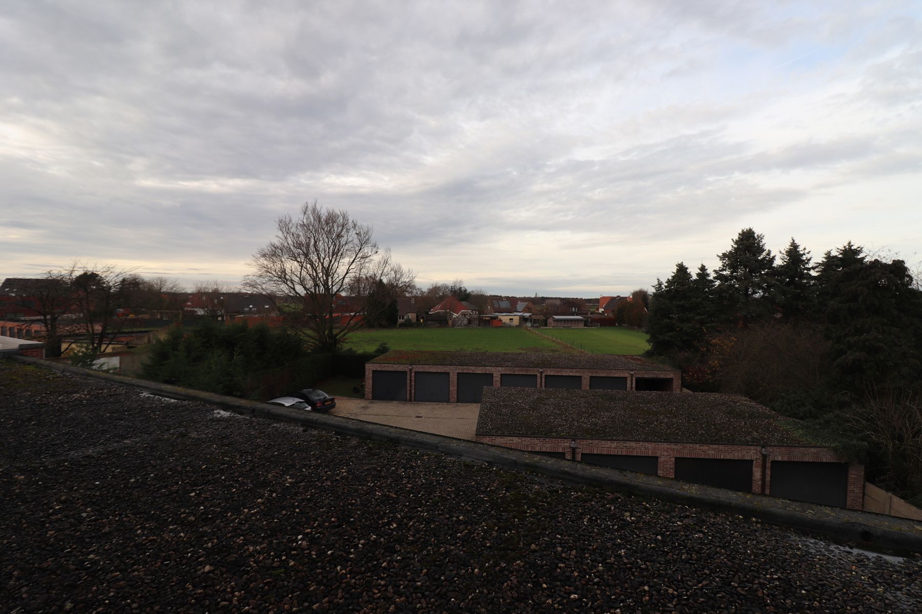 Recent gerenoveerd dakappartement met balkon, terras en garage. foto 14