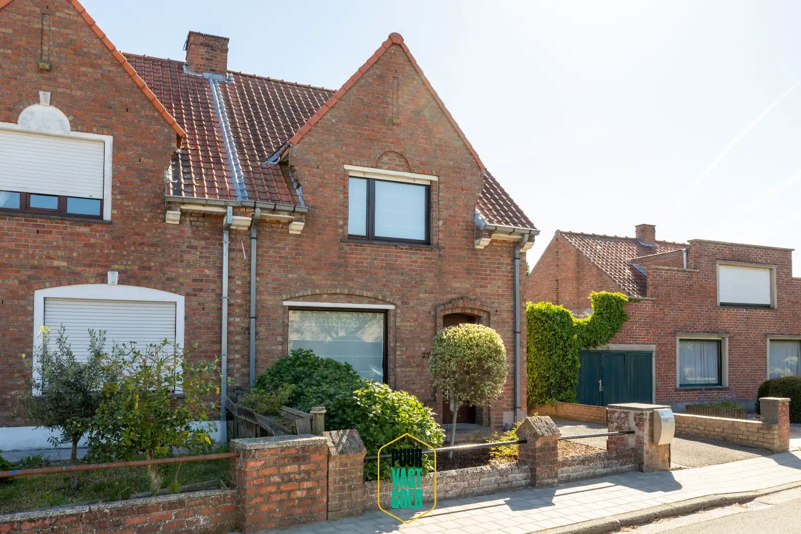 Verzorgde comfortabele halfopen wonig op 476 m² grond, met aangename tuin foto 2