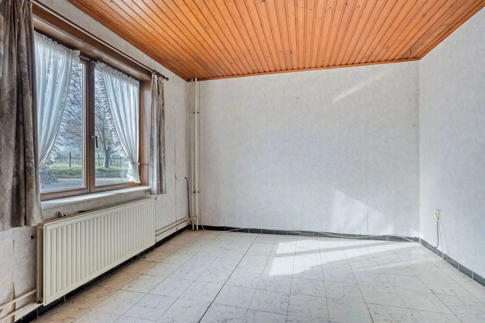 Woning met 4 slaapkamers + garage + weide foto 5