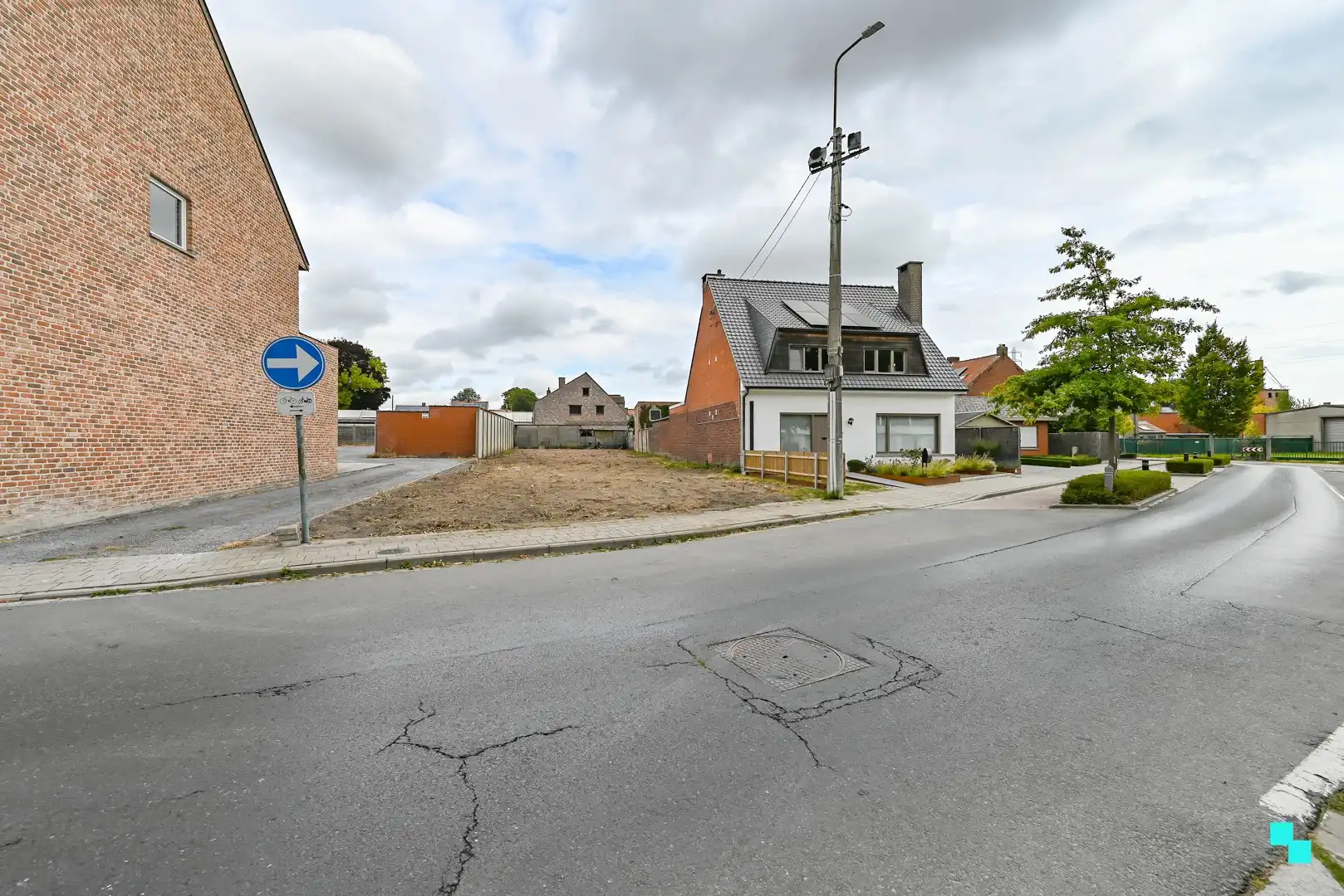 Bouwgrond zonder bouwverplichting van 551 m² voor halfopen bebouwing te Emelgem foto 2