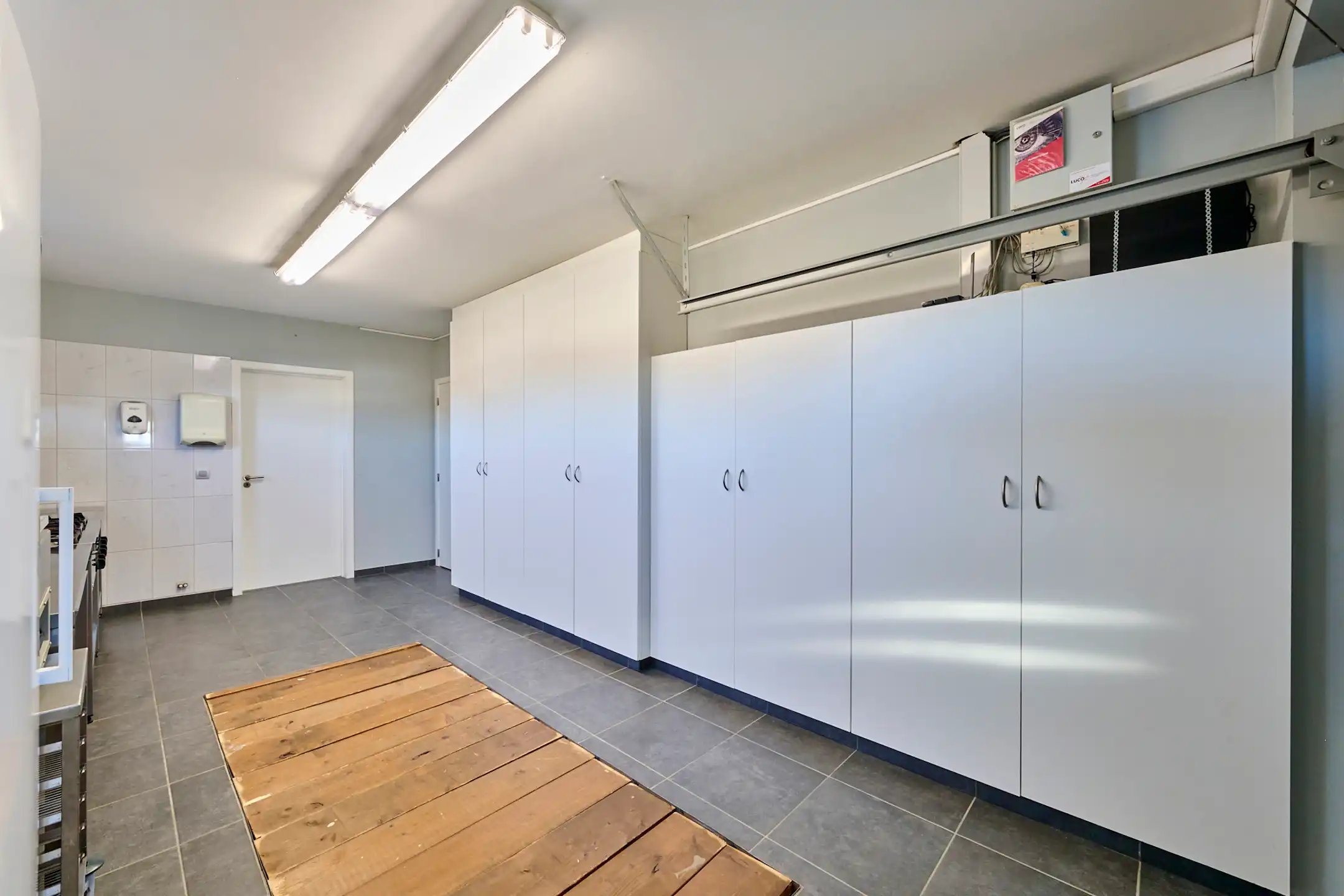 ZEER RUIME INSTAPKLARE WONING MET HOOGWAARDIGE AFWERKING foto 17