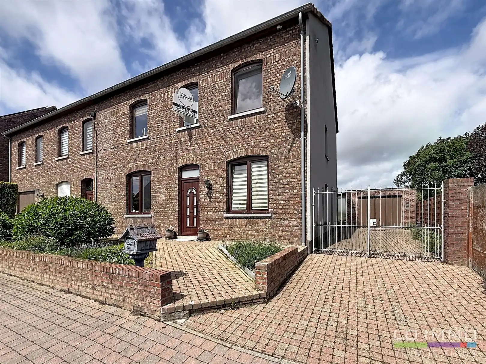 Hoofdfoto van de publicatie: Ruime en instapklare HOB, 3 slpks, garage, tuin, opp 7 are