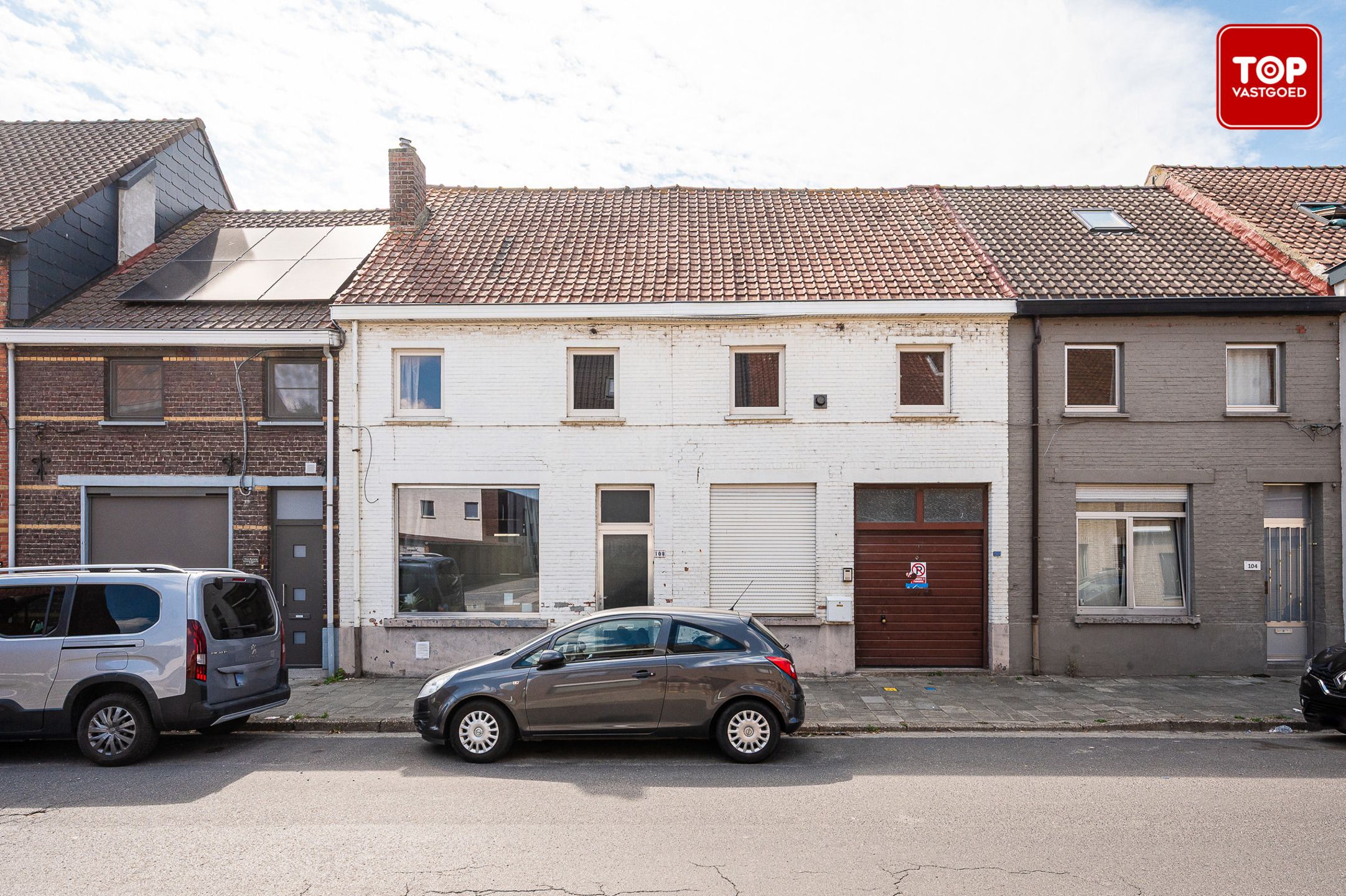 Hoofdfoto van de publicatie: koppelwoning te koop in hartje Eeklo.