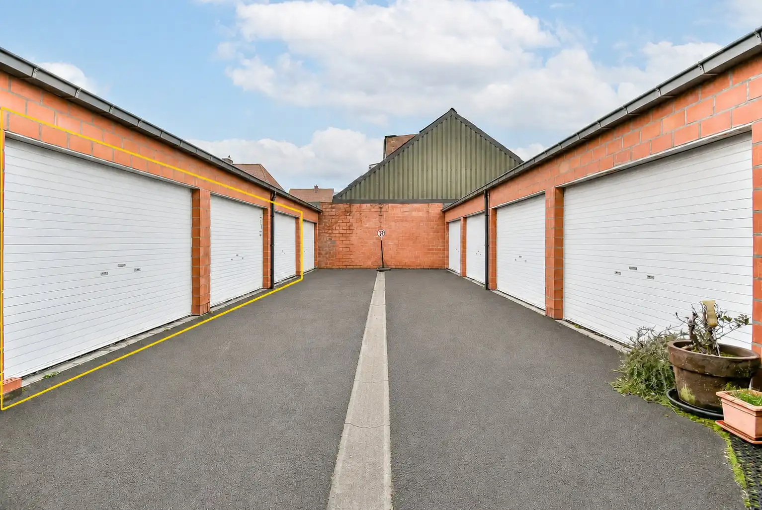 Instapklaar appartement met twee slaapkamers en ruim zonneterras van 23m² op rustige ligging te Gistel foto 11