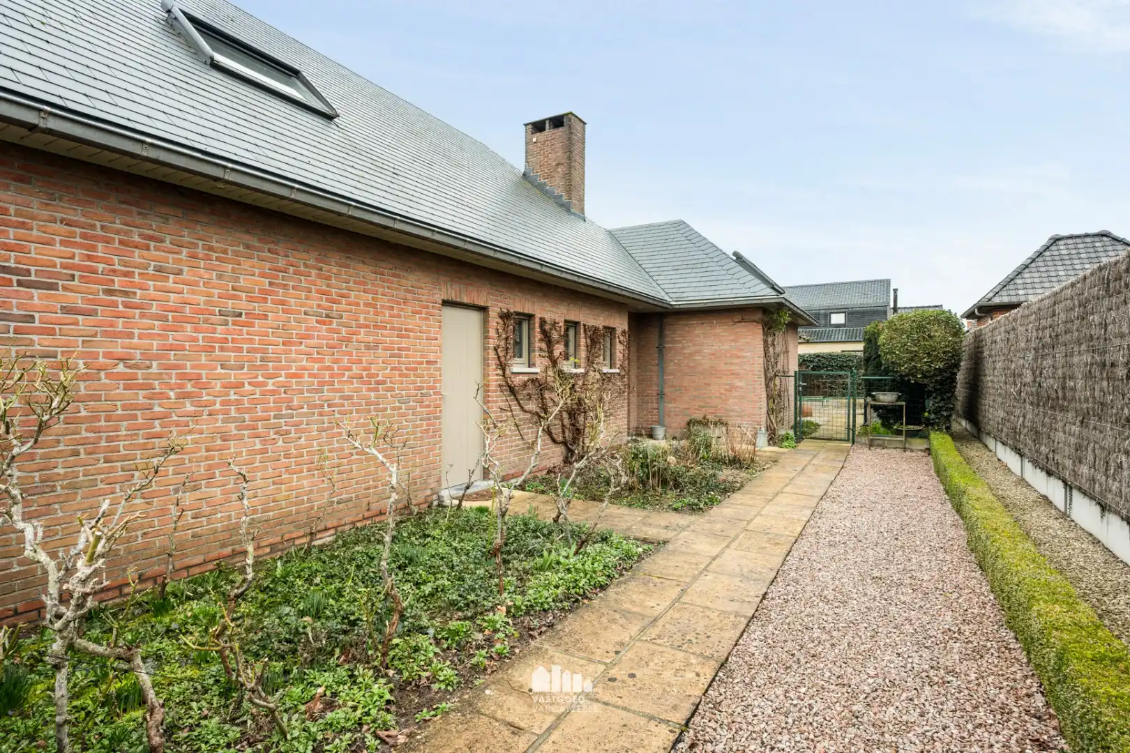 Instapklare villa met zonnige tuin op topligging in rustige wijk te Ieper foto 2