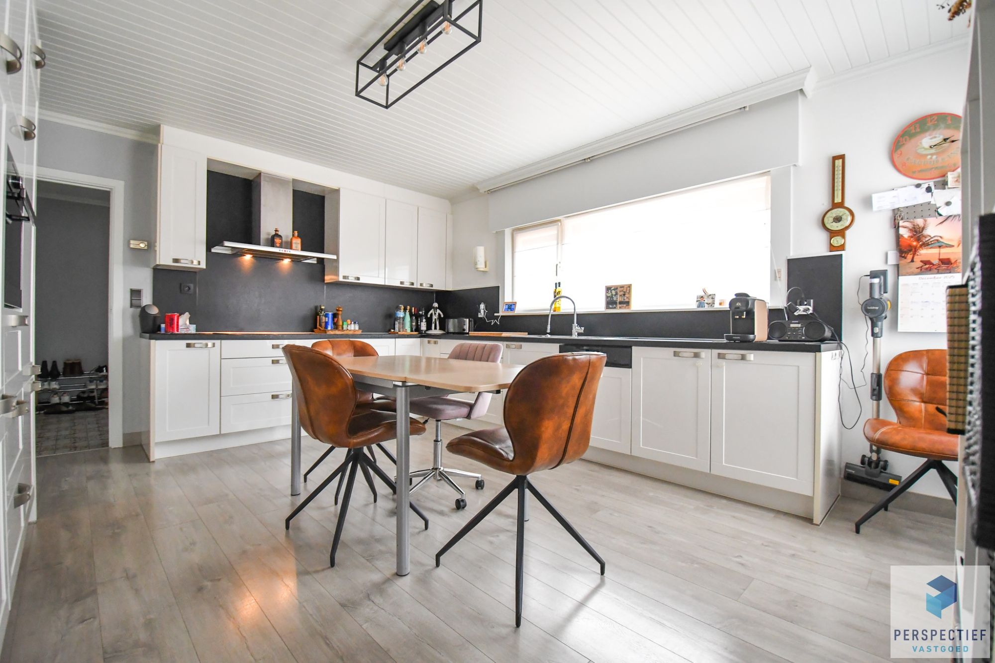 UITSTEKEND GELEGEN GELIJKVLOERSE WONING met 4 slaapkamers en tuin foto 6