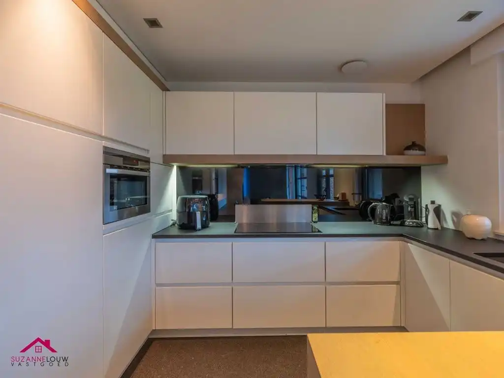 Vrijstaande woning in hedendaagse stijl foto 22