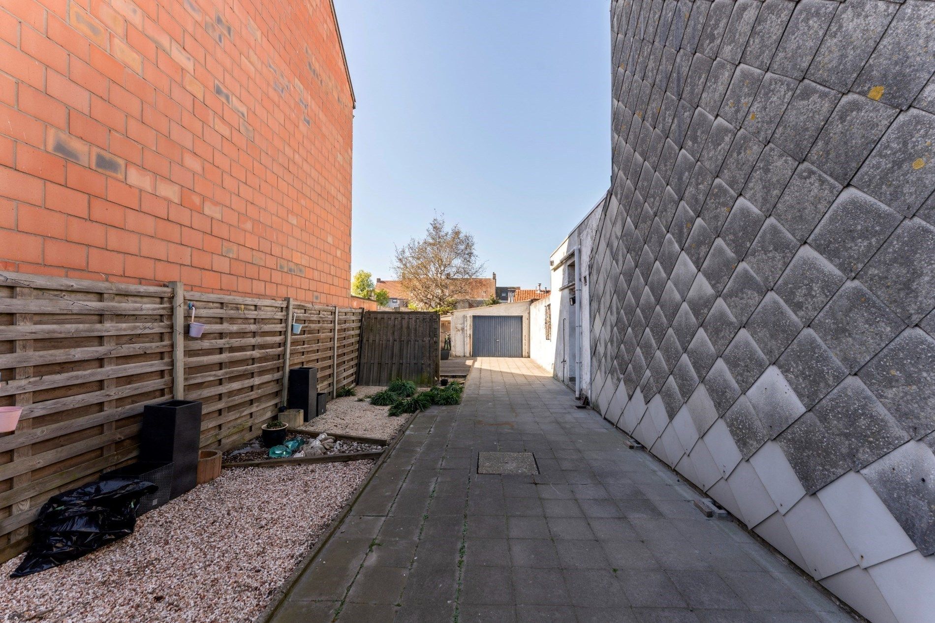 Te vernieuwen woning met garage & oprit te Zeebrugge foto 3
