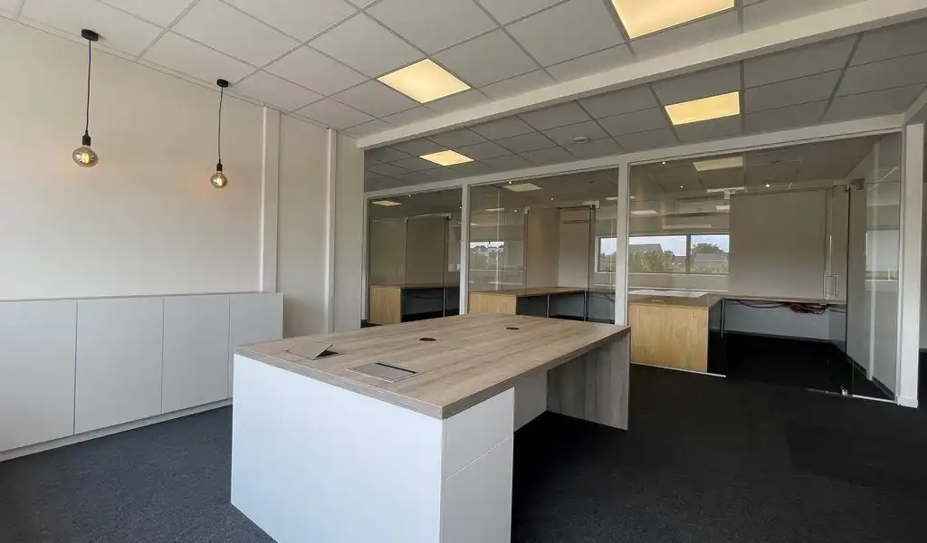 Gerenoveerde instapklare kantoren te huur aan station van Lint foto 11