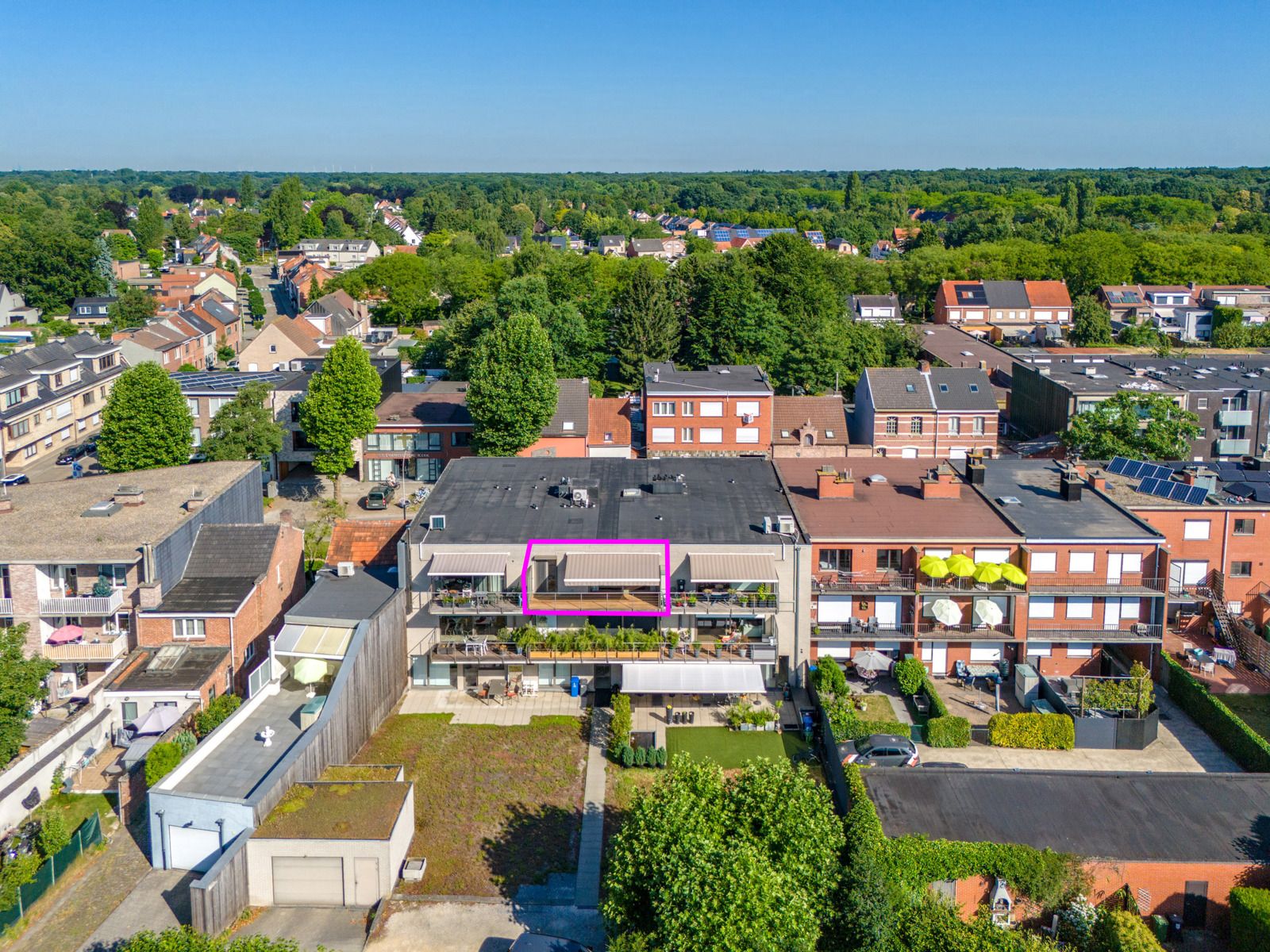 Instapklaar 1-slaapkamerappartement met zonnig terras en staanplaats – hartje Brasschaat! foto {{pictureIndex}}