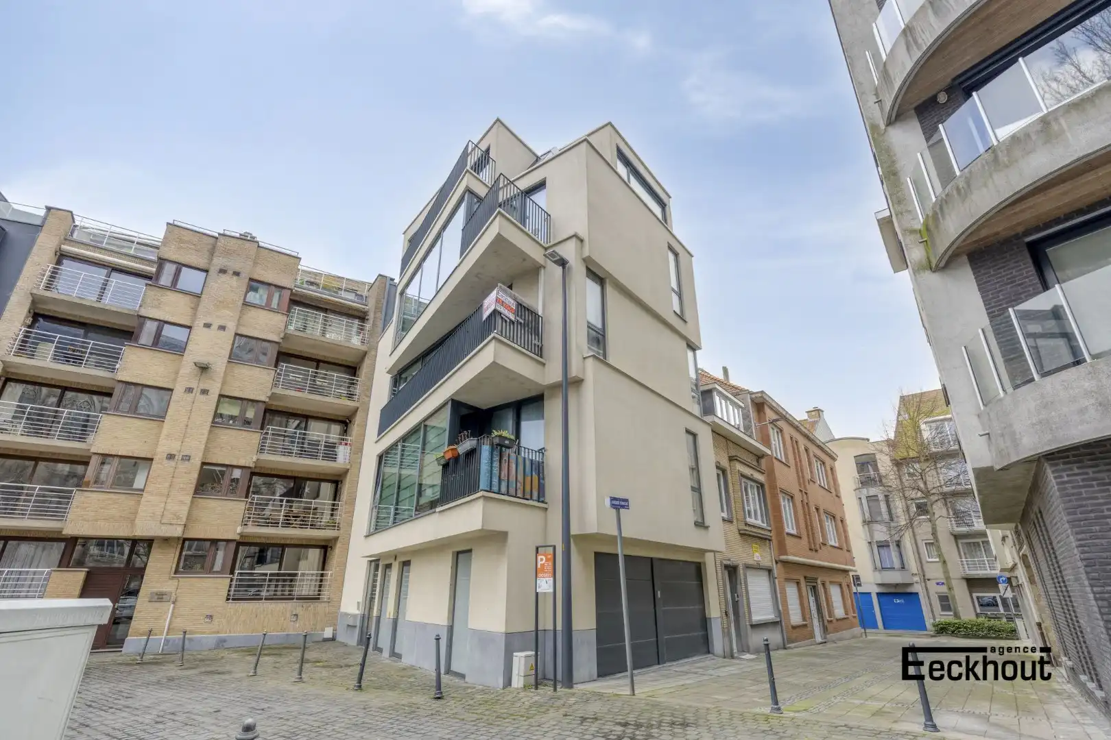 Modern appartement met terras en open zicht op Petrus- en Paulusplein. foto 3