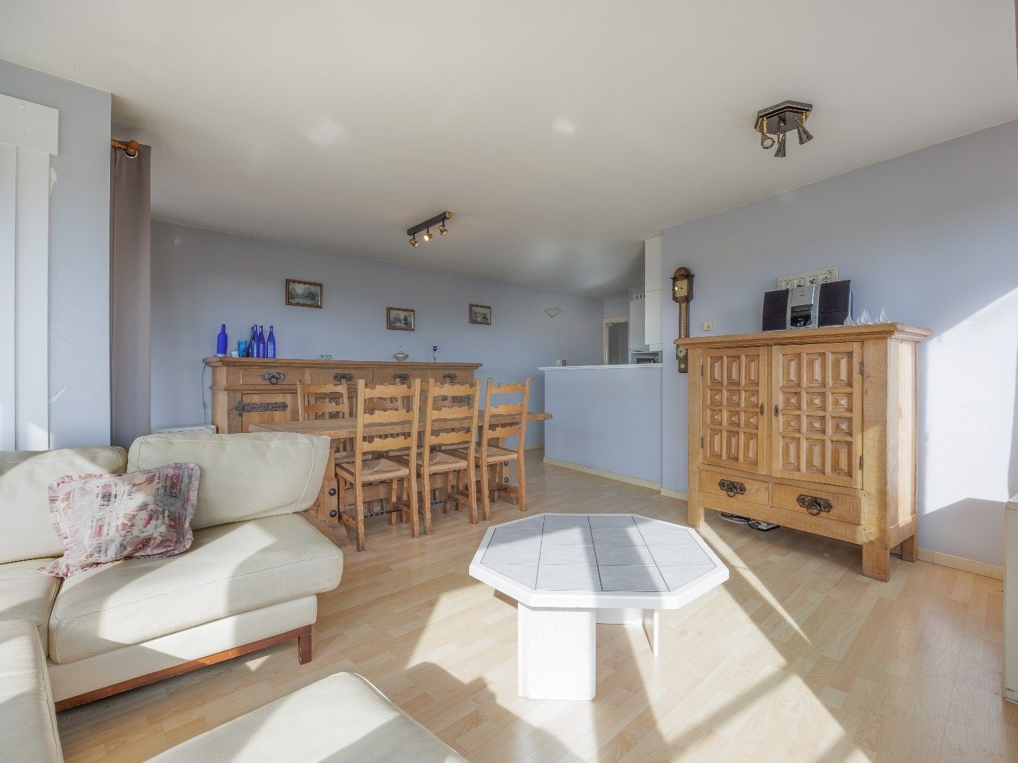 Uitzonderlijk hoekappartement met zijdelings zeezicht  foto 6