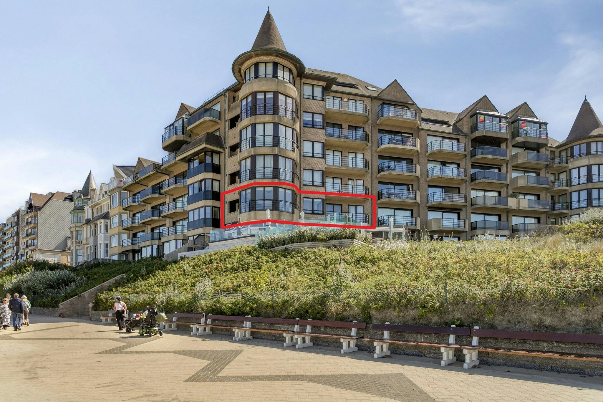 Appartement (103m²) met 3 slaapkamers en zeezicht in De Panne foto {{pictureIndex}}