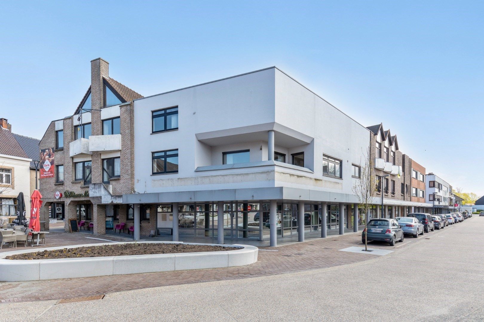 Handelspand met appartement en tal van mogelijkheden! foto {{pictureIndex}}