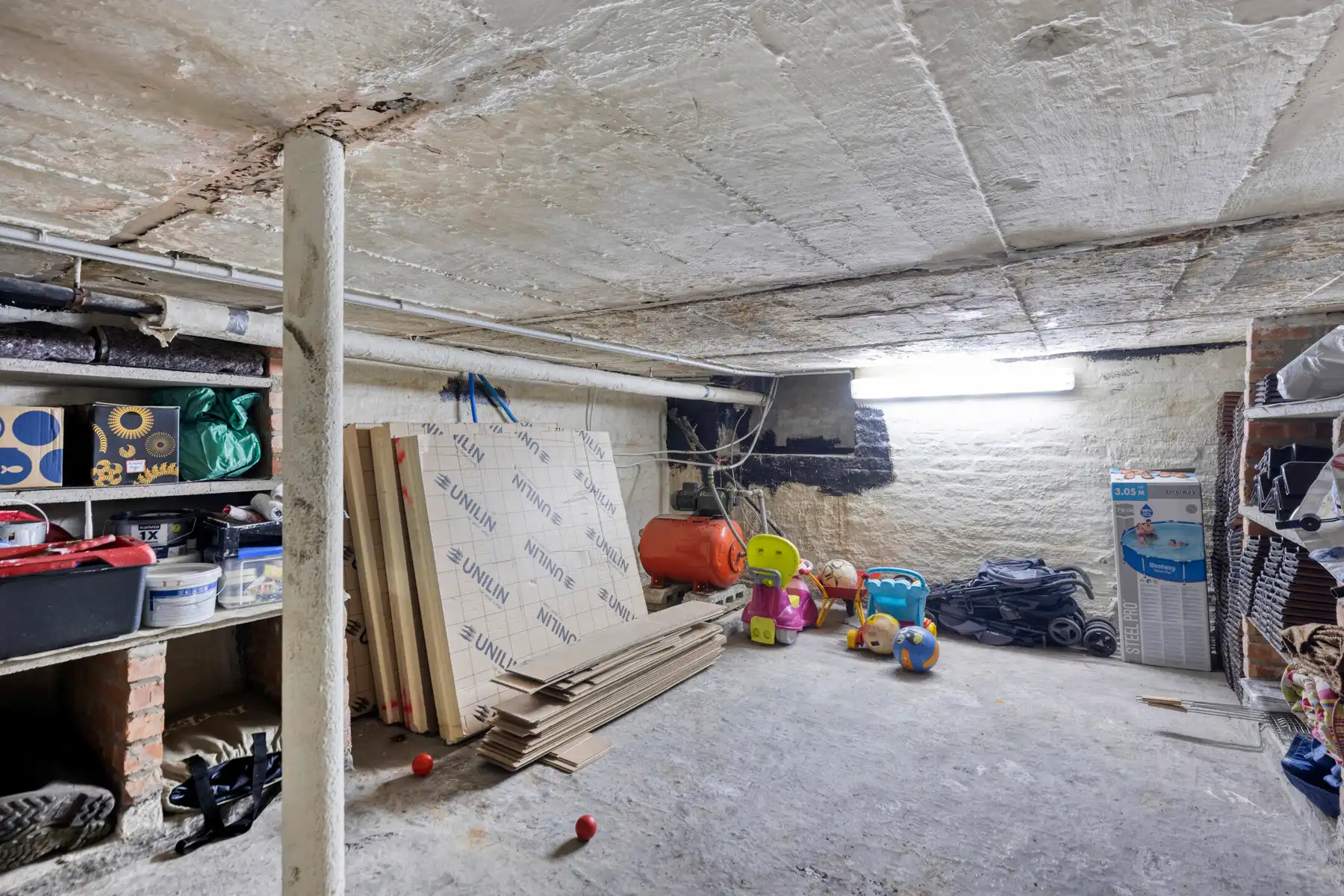 Ruime instapklare gezinswoning met 4 slaapkamers & garage. foto 22