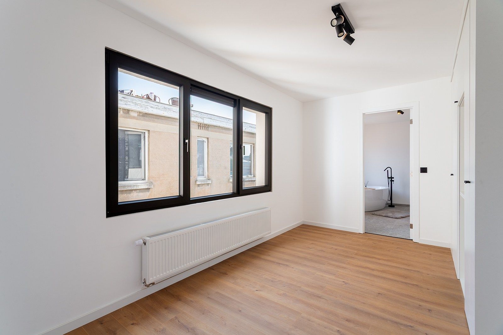 Tiptop gerenoveerde woning met tuin foto 13