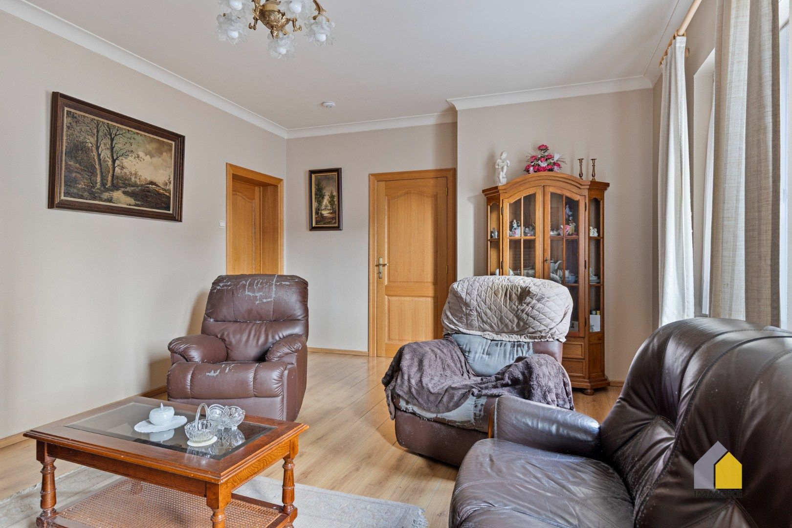 Te renoveren woning met 4 slpks, polyvalente ruimte en knusse tuin. foto 3