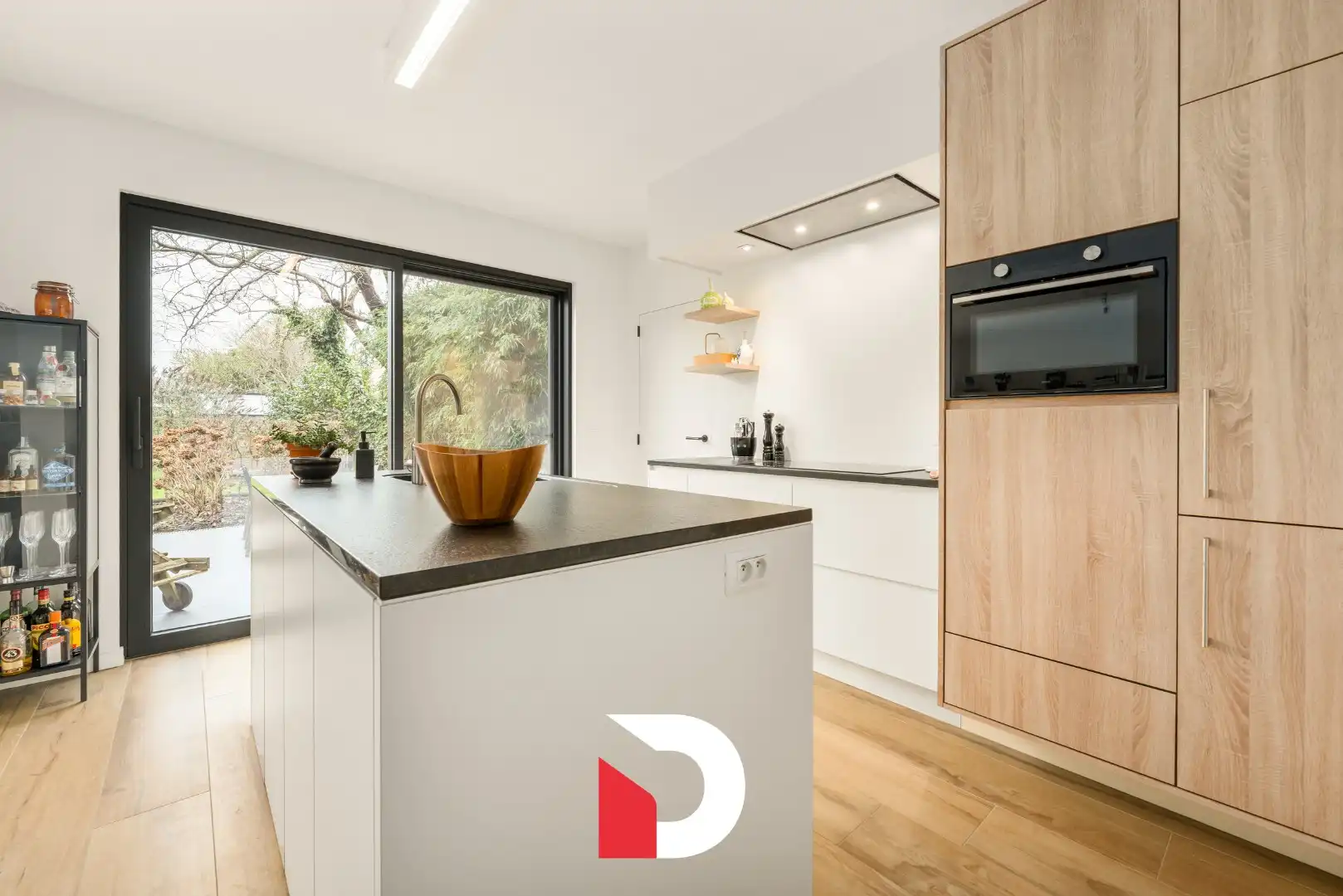 Ruime en volledig instapklare halfopen woning met praktijk op 960 m² grond foto 11