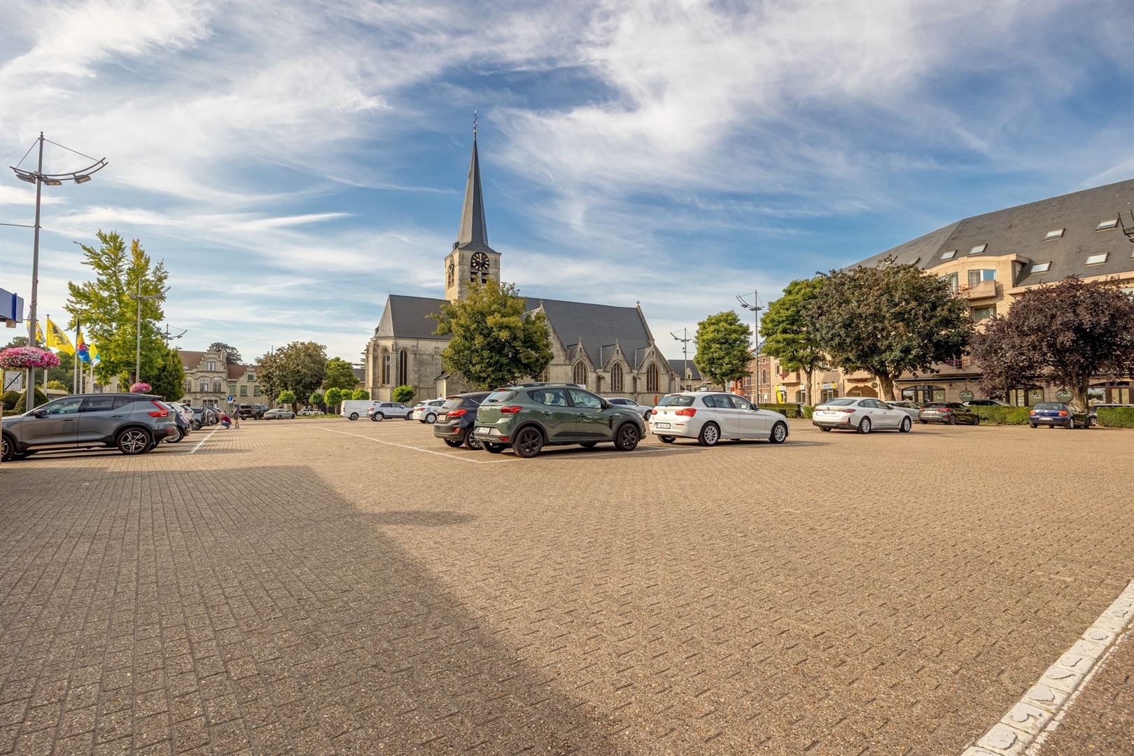 Groot kantoorgebouw op een ideale locatie! foto 23