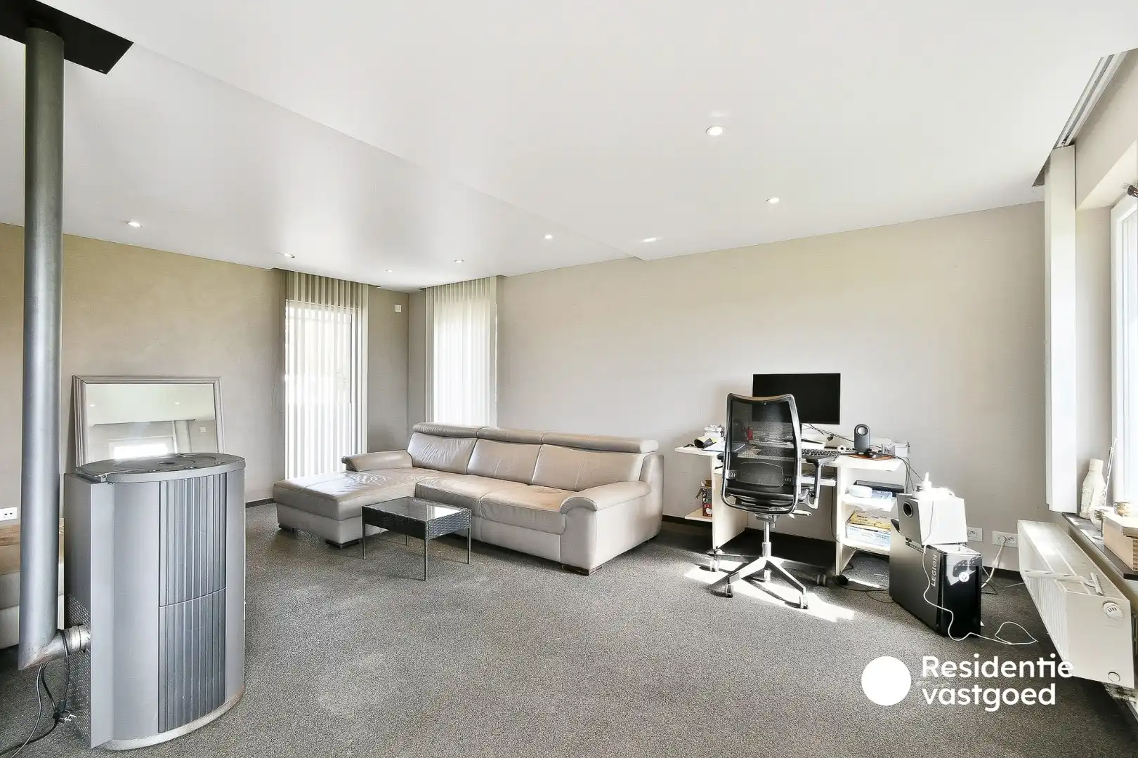 Ruime en instapklare villa met 4 slaapkamers, garage, tuin en 2 terrassen foto 9