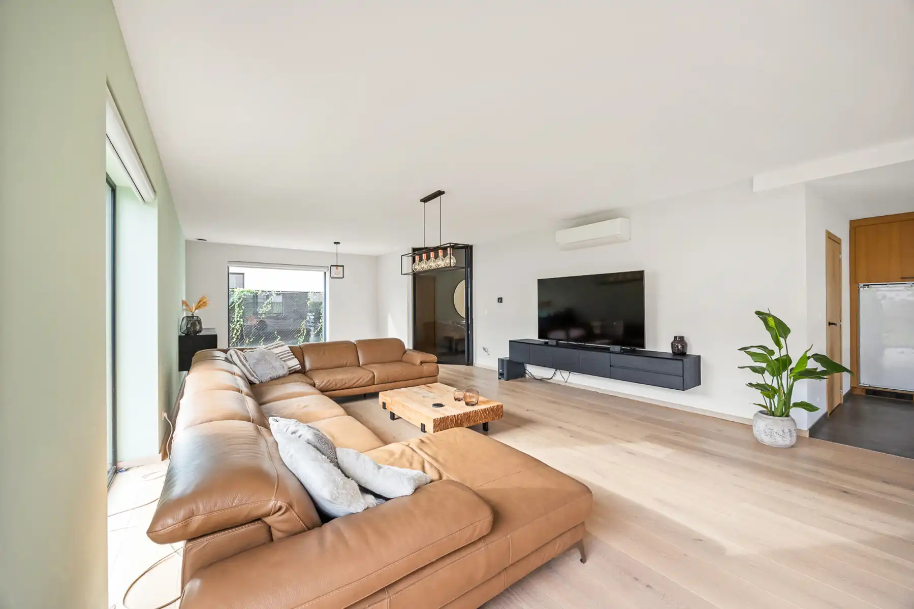 VILLA MET 4 SLAAPKAMERS, 2 BADKAMERS EN KWALITATIEF MAATWERK IN GOOREIND-WUUSTWEZEL TE KOOP foto 8