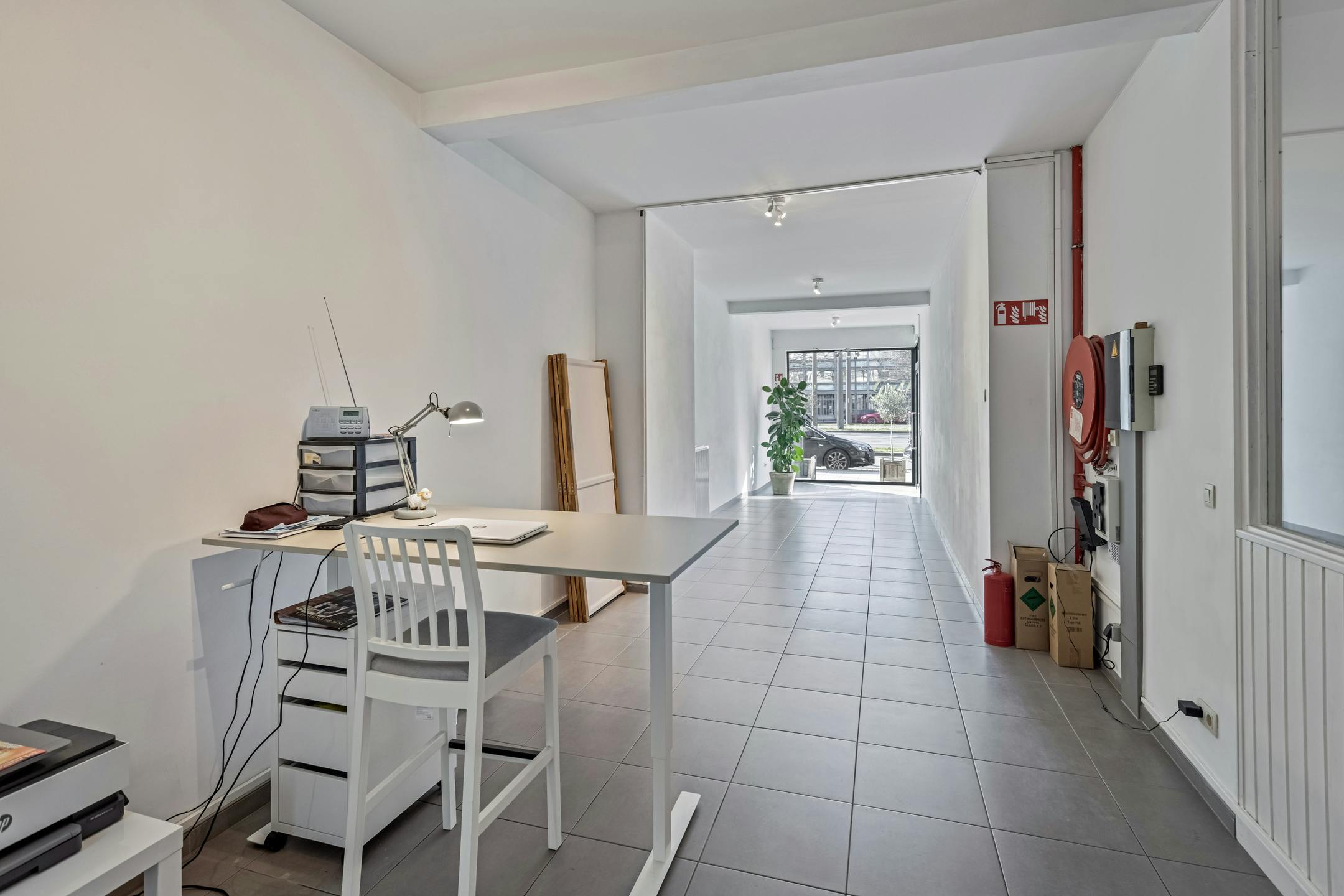 Ruim handelsgelijkvloers (ca 96m²) te koop centrum Antwerpen foto 2