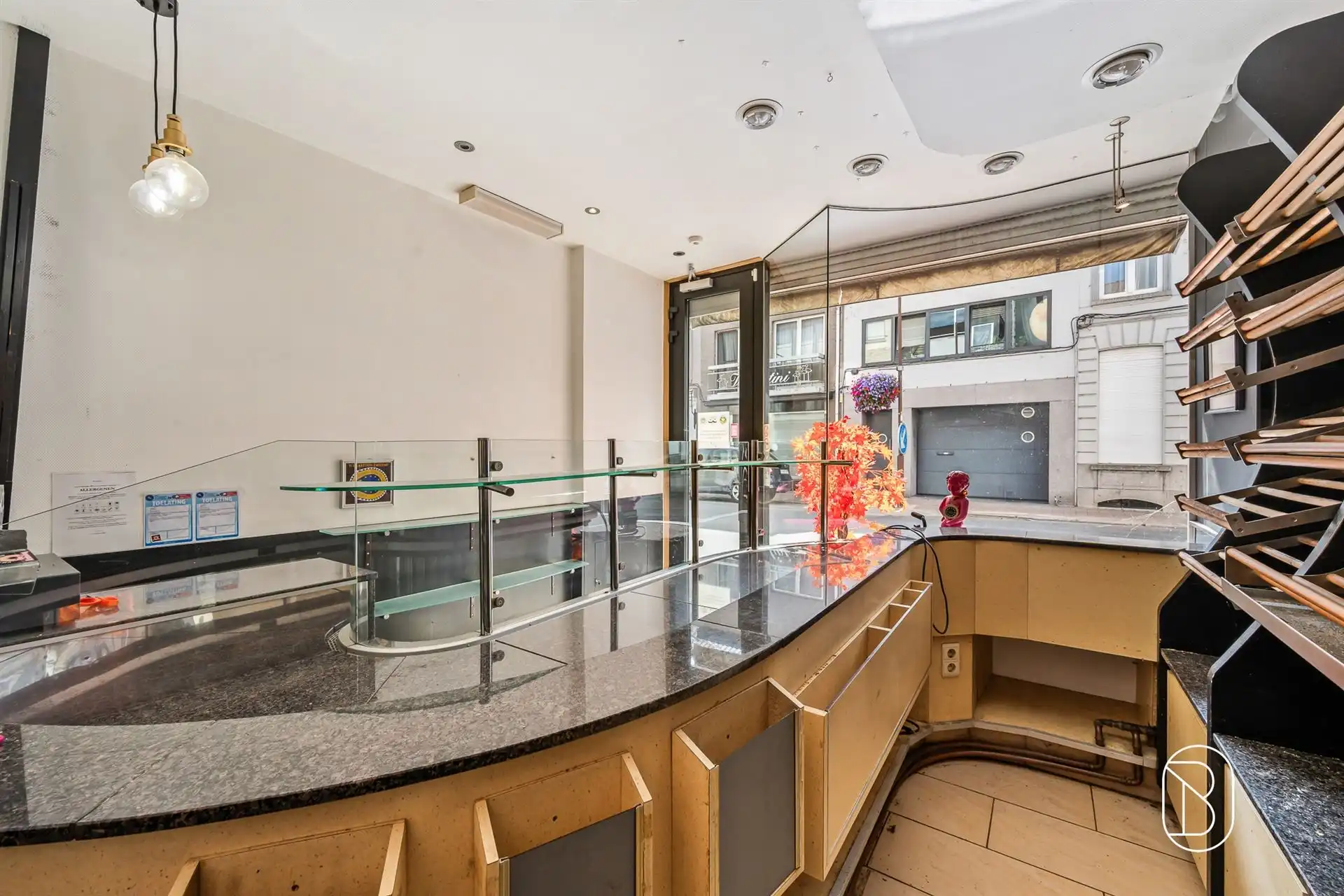 Voormalige bakkerij met woonst, garage, tuin en potentieel foto 4