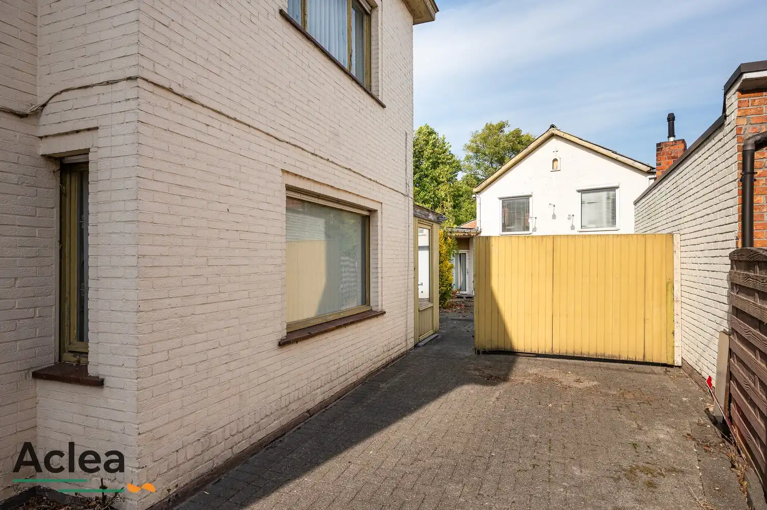 Te renoveren woning met grote magazijnruimte en veel potentieel foto 4