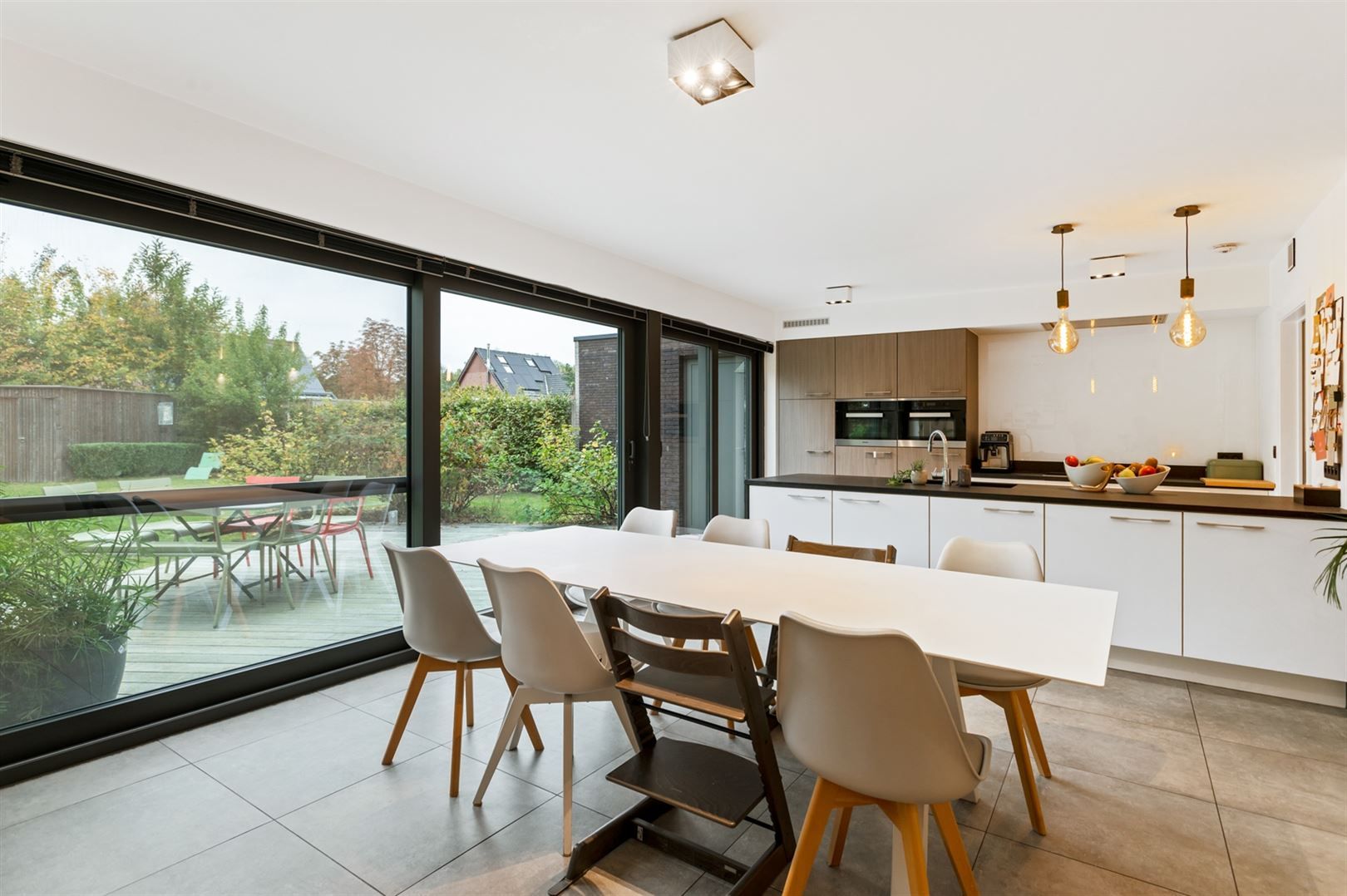 Recente ééngezinswoning op ca. 591m2 met 4 slaapkamers foto 10