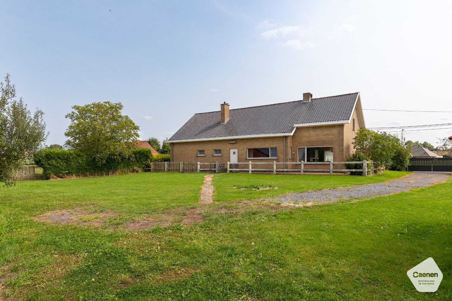 Exclusieve landelijke woning op een mooi perceel van 19869 m² en magnifieke bijgebouwen van bij benadering 1000 m² foto 15