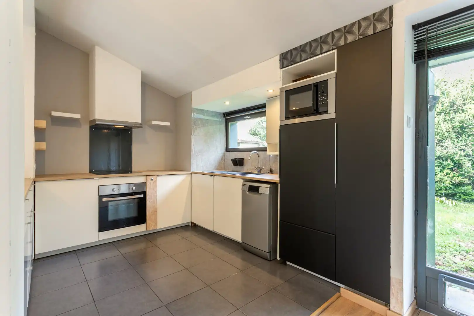 Charmante instapklare bungalow met 3 slaapkamers en garage, gelegen in een rustige en groene woonomgeving foto 13