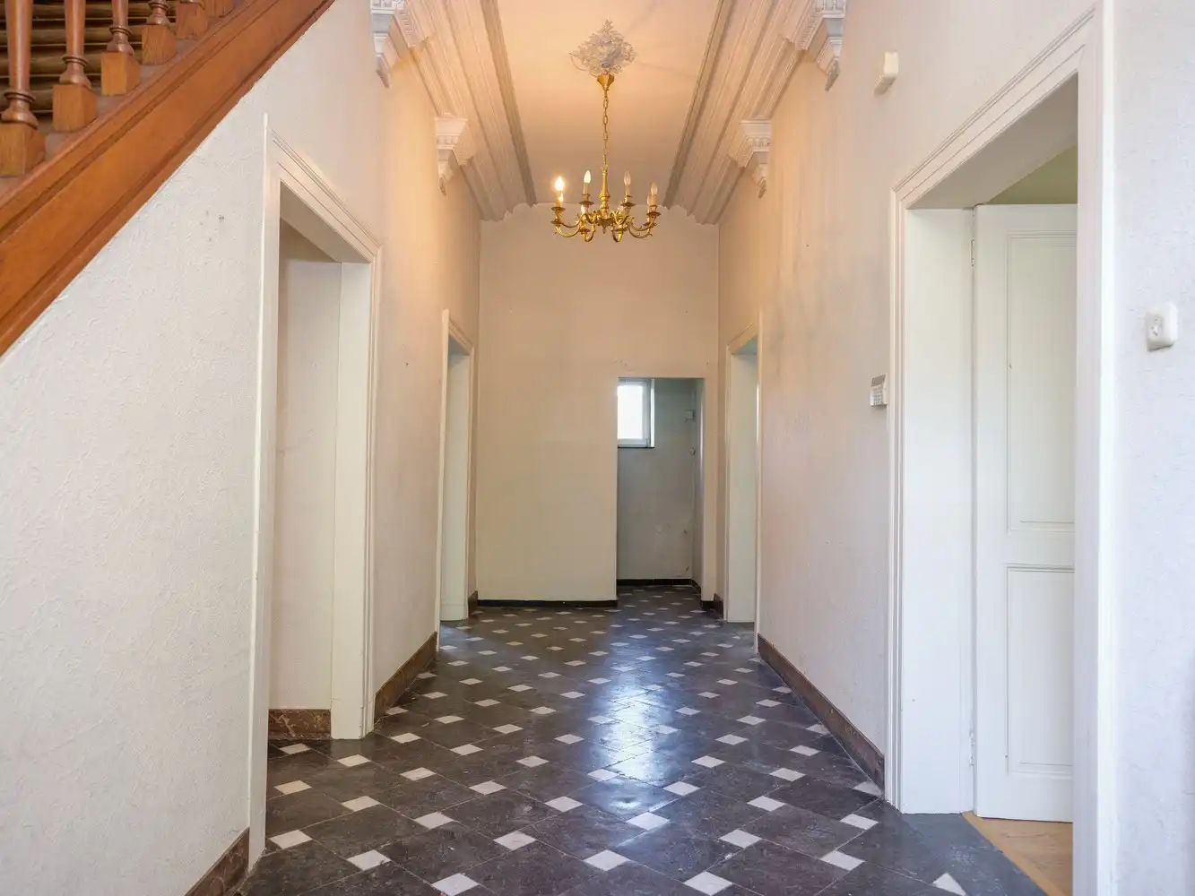 Voor liefhebbers van karaktervolle panden: unieke pastorie in dorpscentrum foto 6