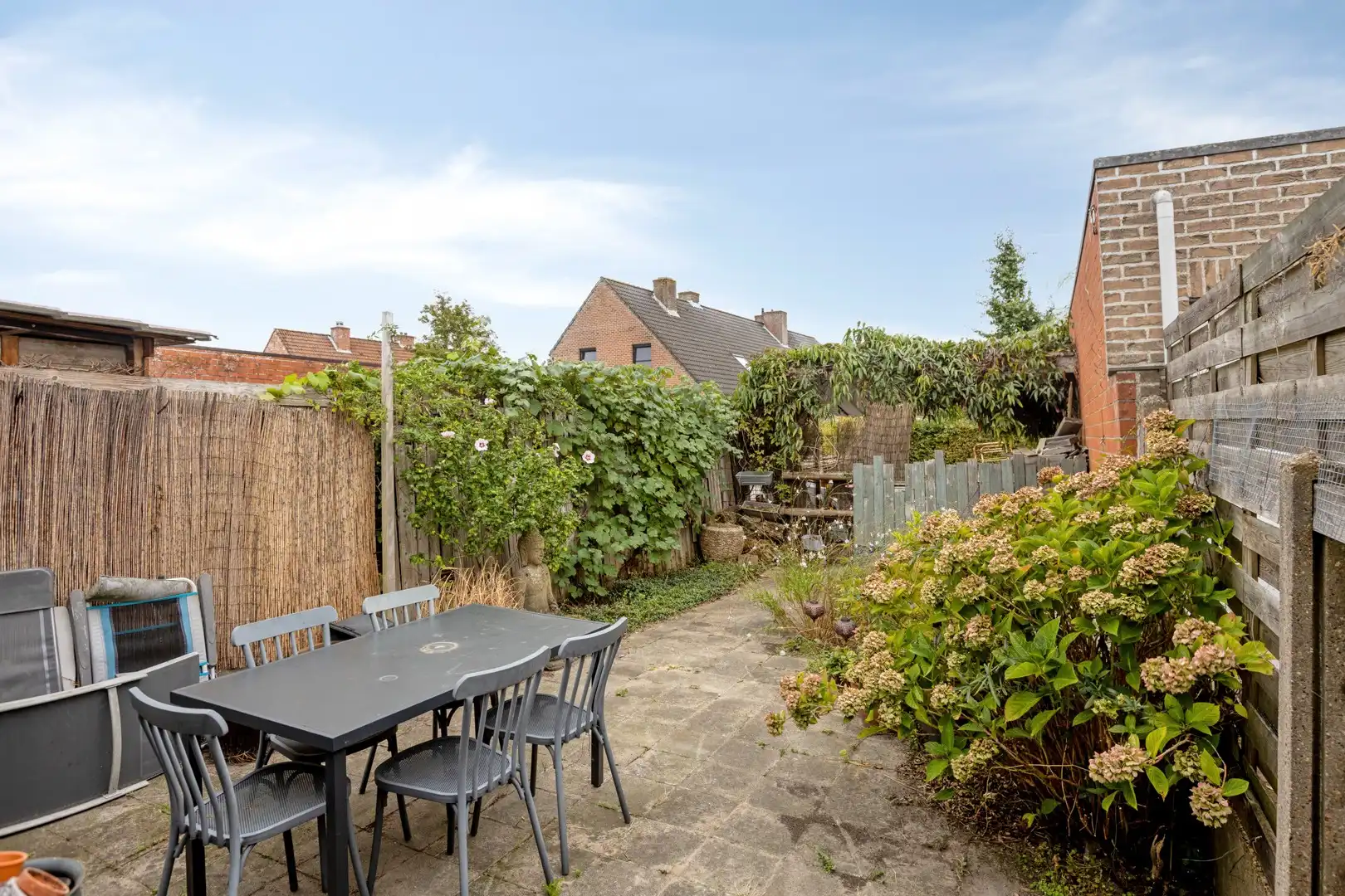 Af te werken woning met uitweg achteraan te Sint-Kruis. foto 19