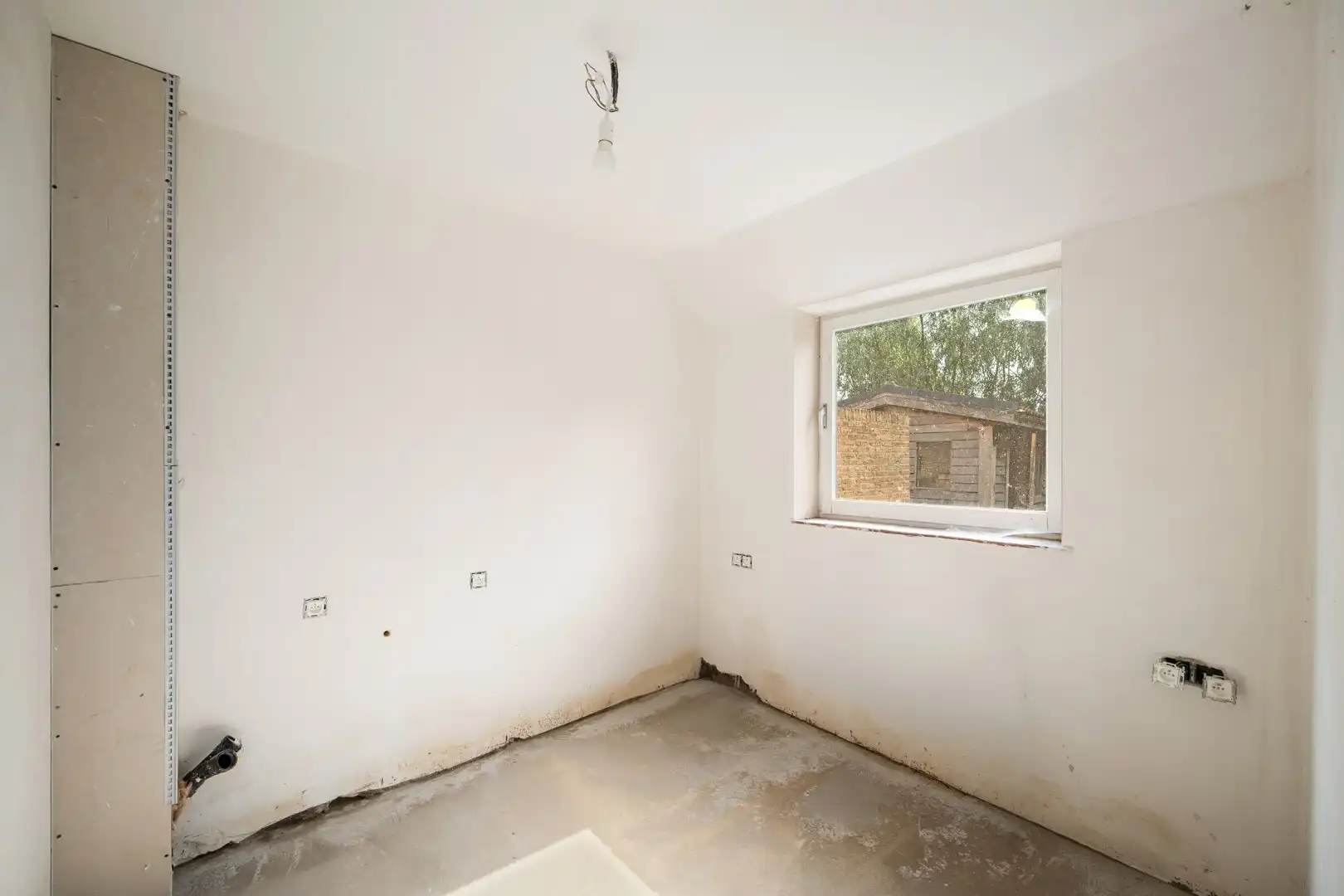 Ruime halfopen woning met 5 slaapkamers, grote tuin en prachtig open zicht in Lapscheure. foto 8