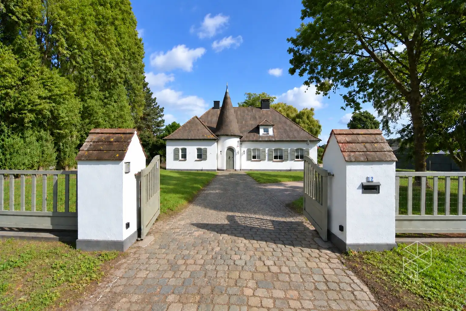 Klassevolle villa met bijgebouw op unieke ligging aan het kanaal Gent-Brugge foto 25