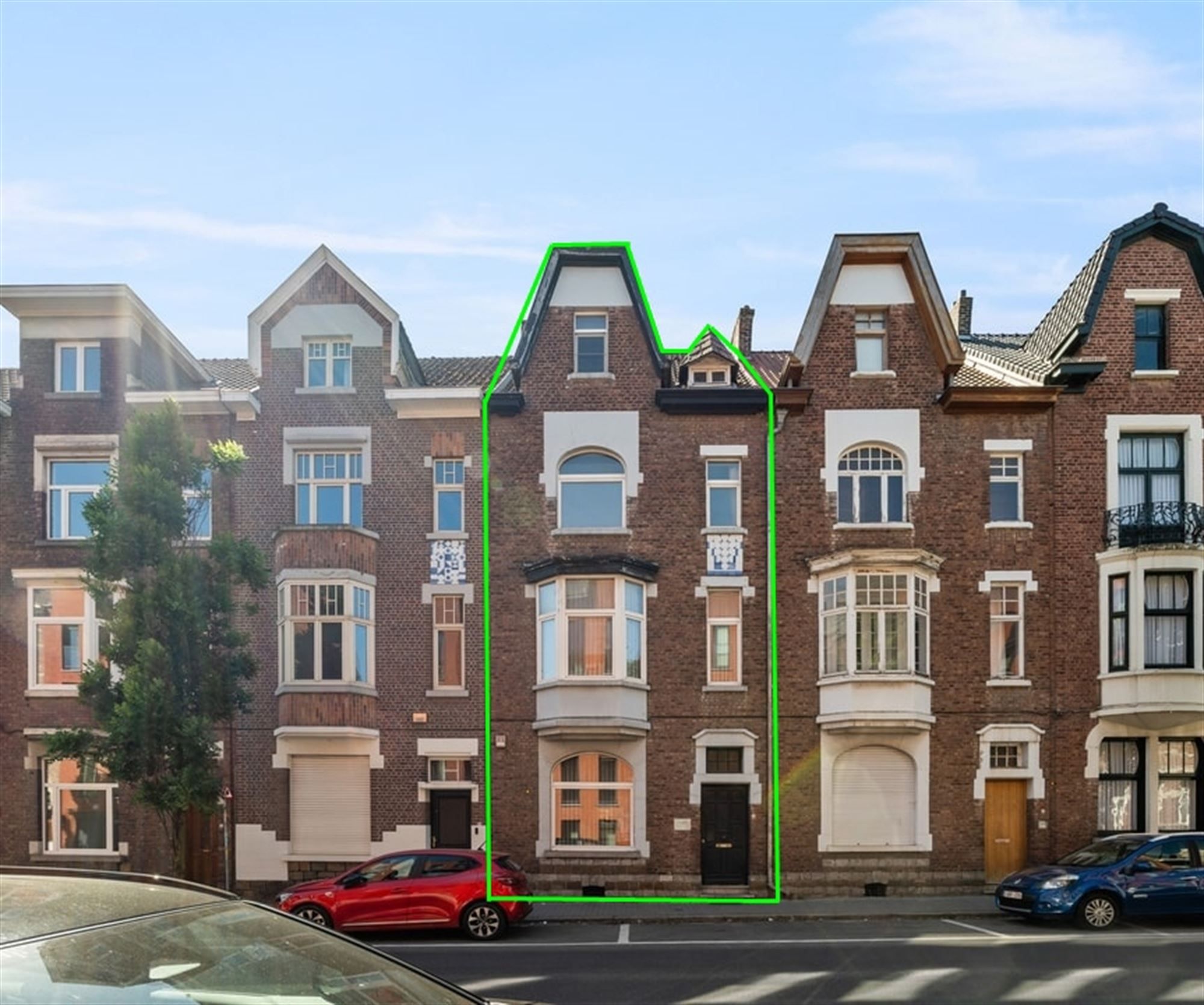 PRACHTIG HERENHUIS MET VEEL CHARME IN HET CENTRUM VAN SINT-TRUIDEN  foto {{pictureIndex}}