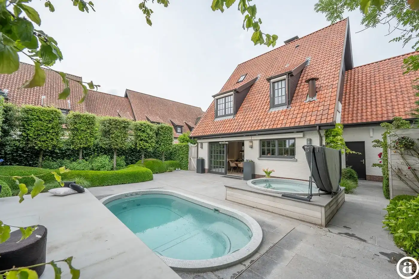 Hedendaagse alleenstaande villa in rustige omgeving te Knokke foto 12