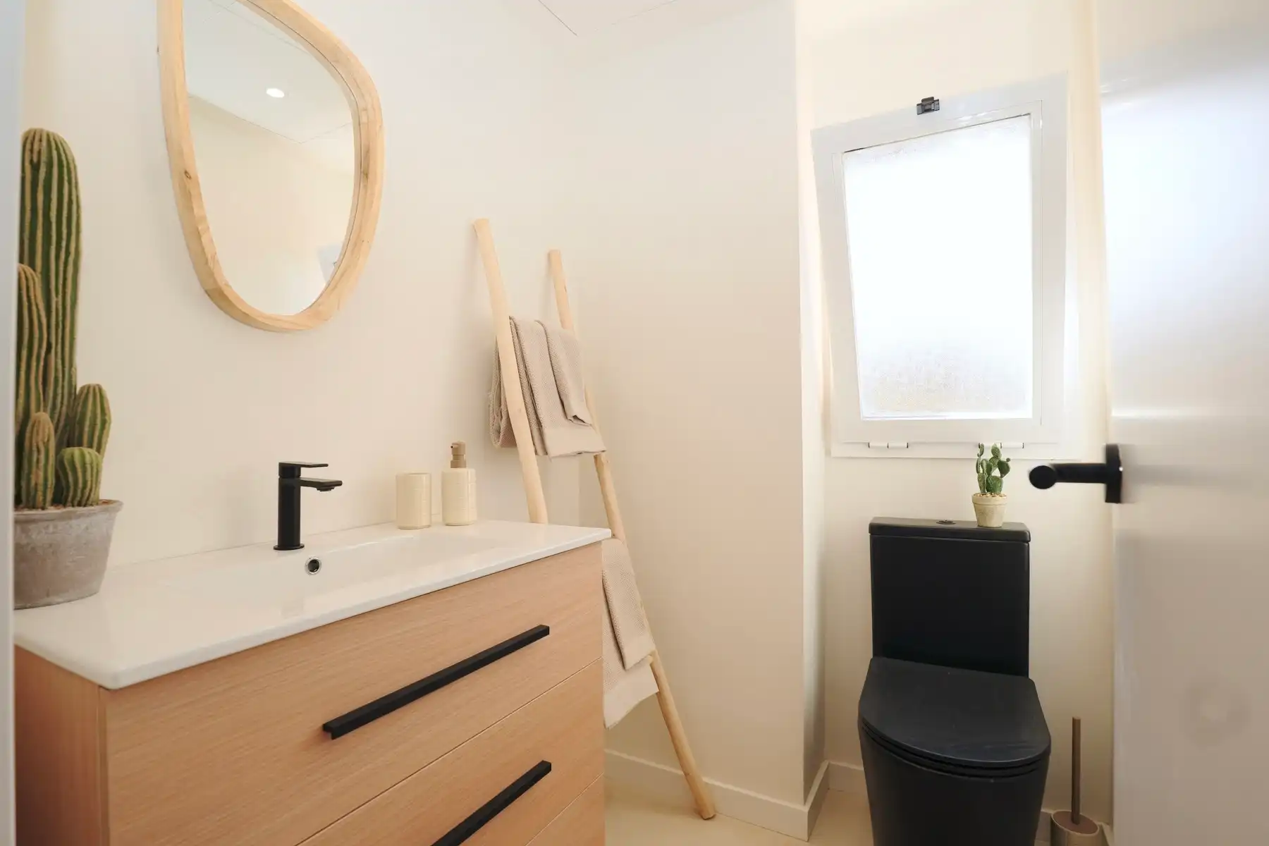 Bemeubeld appartement met parking en berging - uniek aanbod!  foto 21