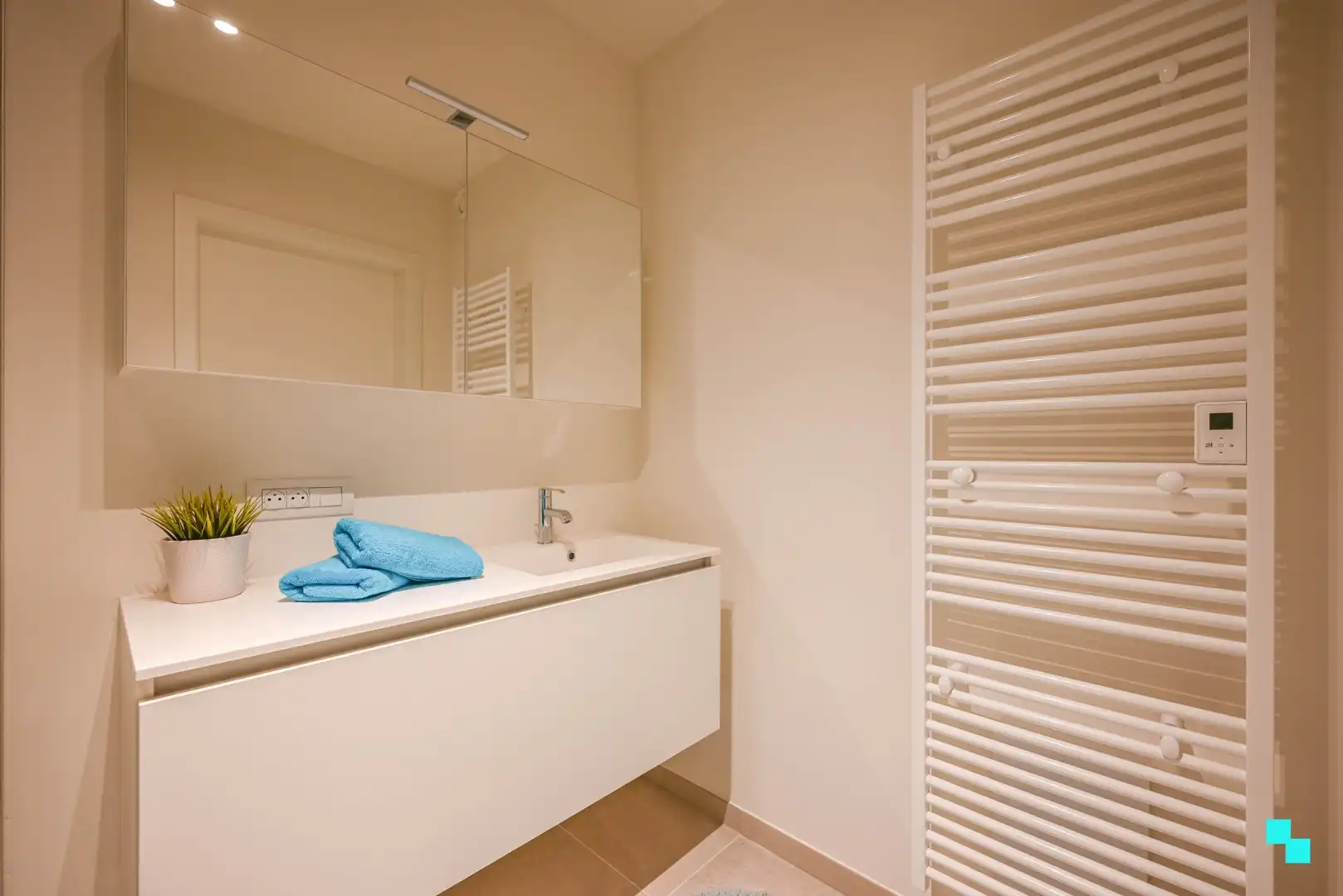 hoekappartement met aangenaam terras foto 21