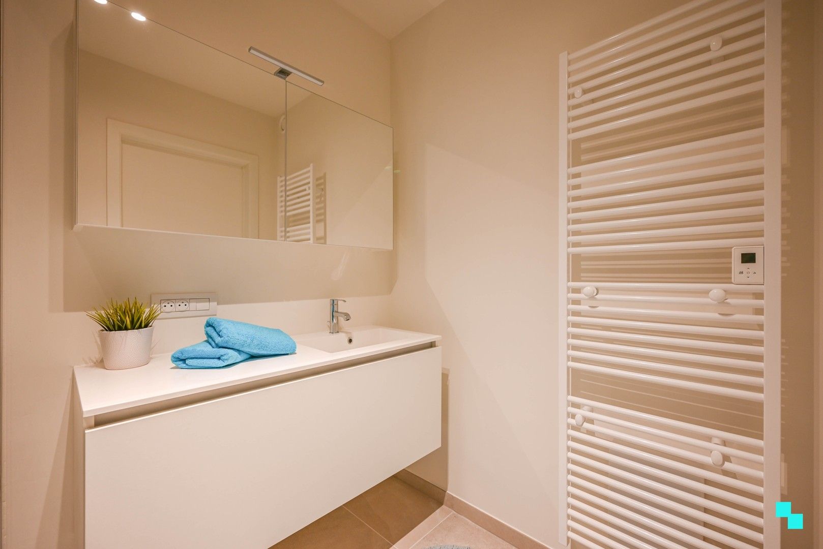 hoekappartement met aangenaam terras foto 21